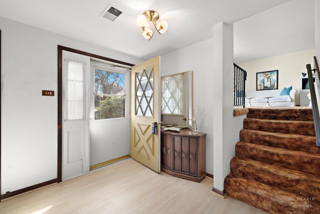 404 Lucille Avenue, Fox River Grove, IL 60021