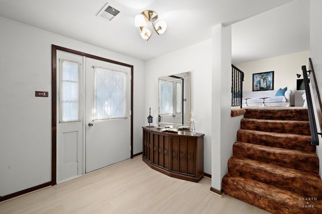 404 Lucille Avenue, Fox River Grove, IL 60021