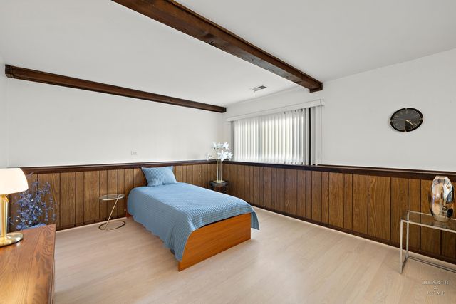 404 Lucille Avenue, Fox River Grove, IL 60021