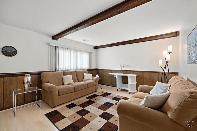 404 Lucille Avenue, Fox River Grove, IL 60021