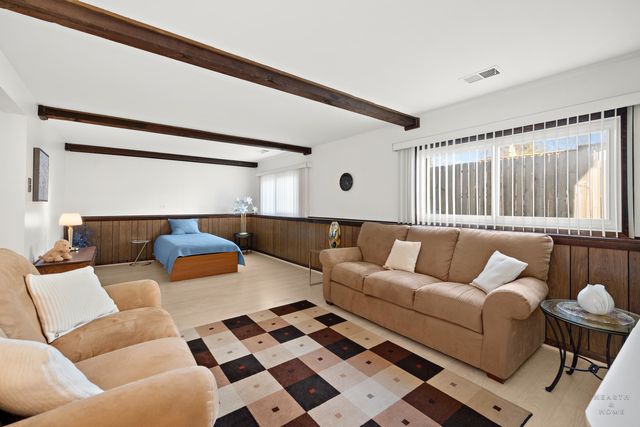 404 Lucille Avenue, Fox River Grove, IL 60021