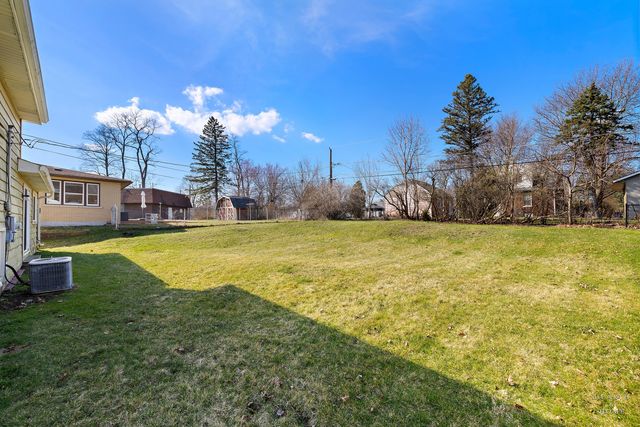 404 Lucille Avenue, Fox River Grove, IL 60021