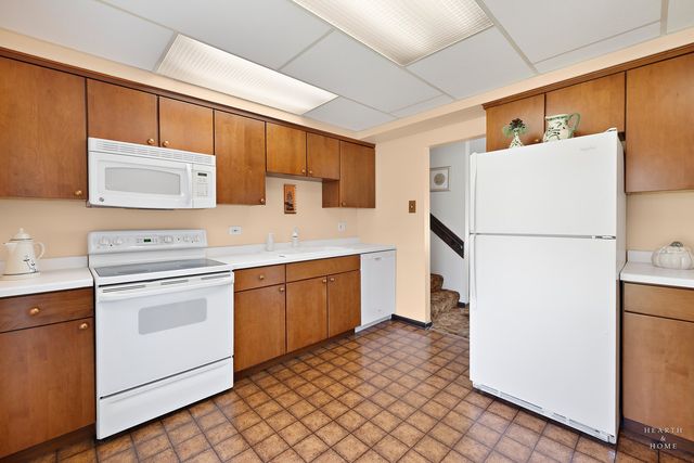 404 Lucille Avenue, Fox River Grove, IL 60021