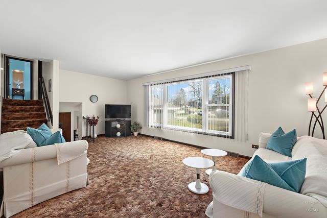 404 Lucille Avenue, Fox River Grove, IL 60021