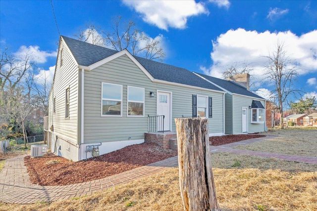 2218 Larchwood ST, Roanoke, VA 24012