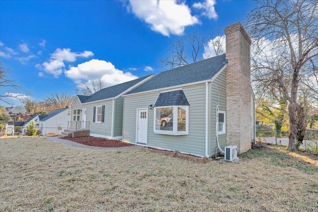 2218 Larchwood ST, Roanoke, VA 24012