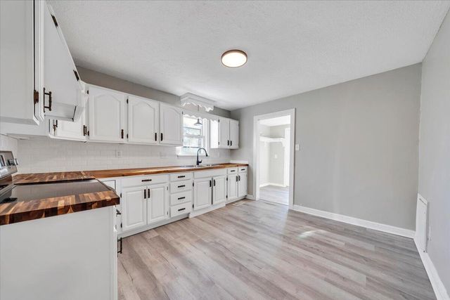 2218 Larchwood ST, Roanoke, VA 24012