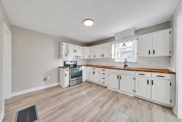 2218 Larchwood ST, Roanoke, VA 24012