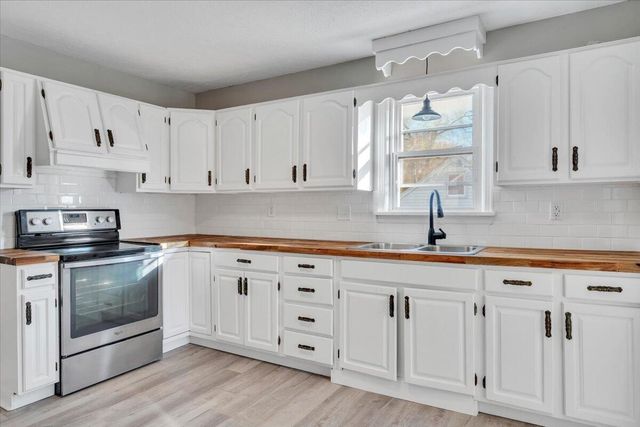 2218 Larchwood ST, Roanoke, VA 24012