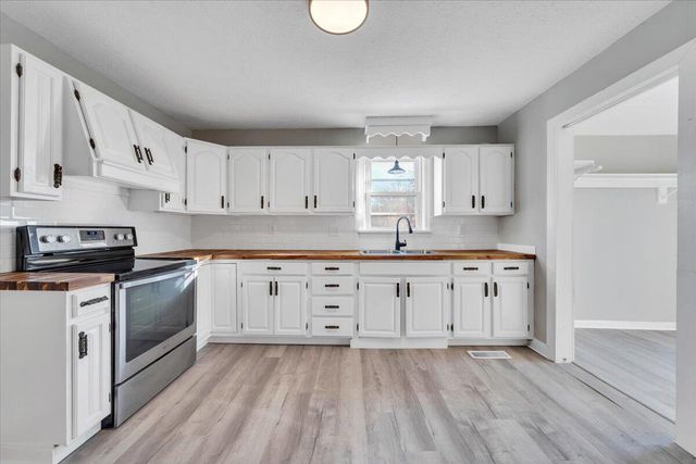 2218 Larchwood ST, Roanoke, VA 24012