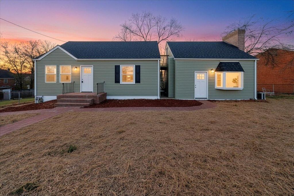 2218 Larchwood ST, Roanoke, VA 24012