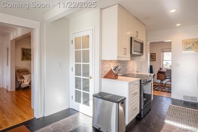 1217 Mayfield Drive, Royal Oak, MI 48067