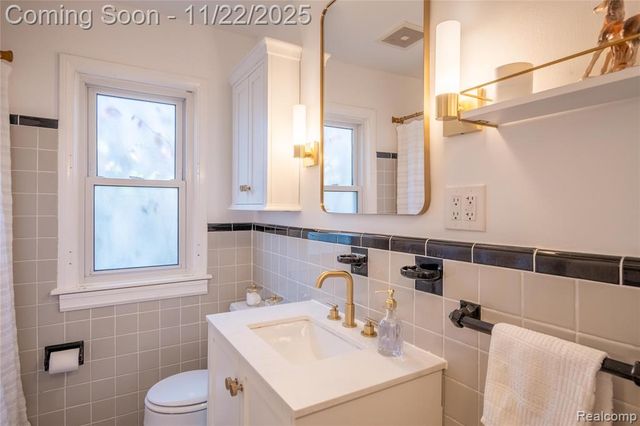 1217 Mayfield Drive, Royal Oak, MI 48067