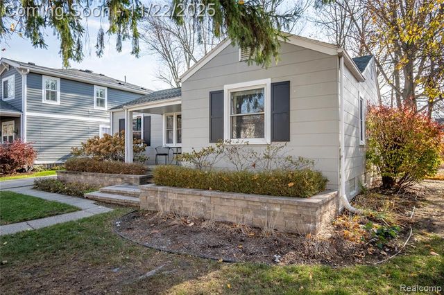 1217 Mayfield Drive, Royal Oak, MI 48067