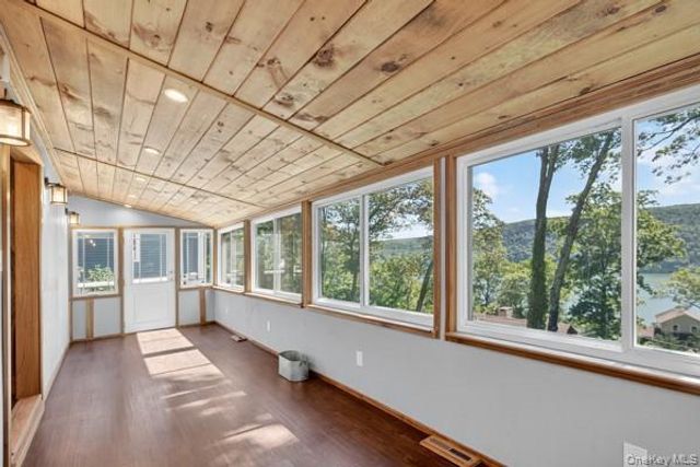 6 Deer Trail N, Greenwood Lake, NY 10925