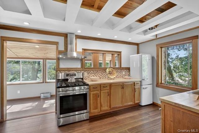 6 Deer Trail N, Greenwood Lake, NY 10925