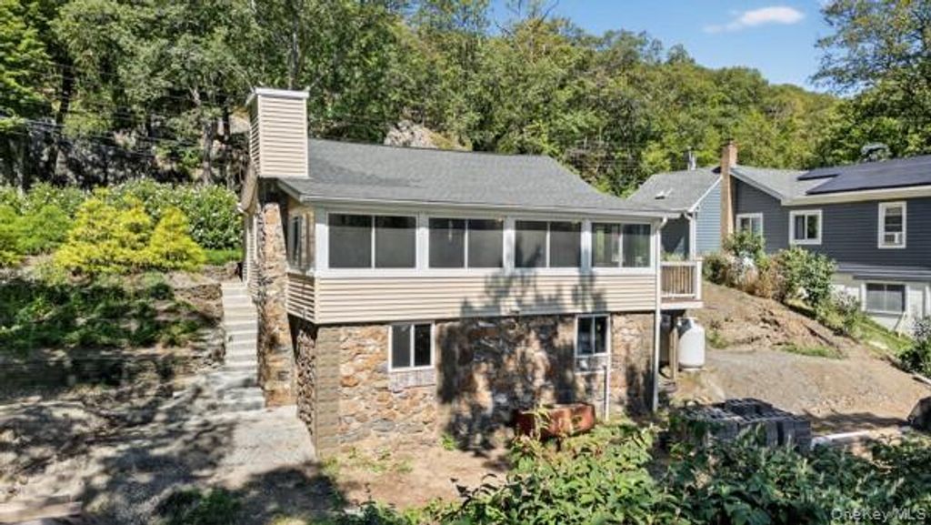 6 Deer Trail N, Greenwood Lake, NY 10925