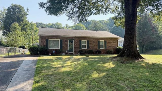 553 Heatherton Lane, Rural Hall, NC 27045