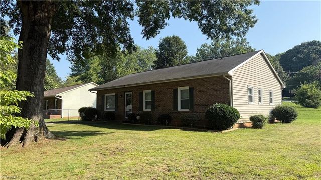 553 Heatherton Lane, Rural Hall, NC 27045
