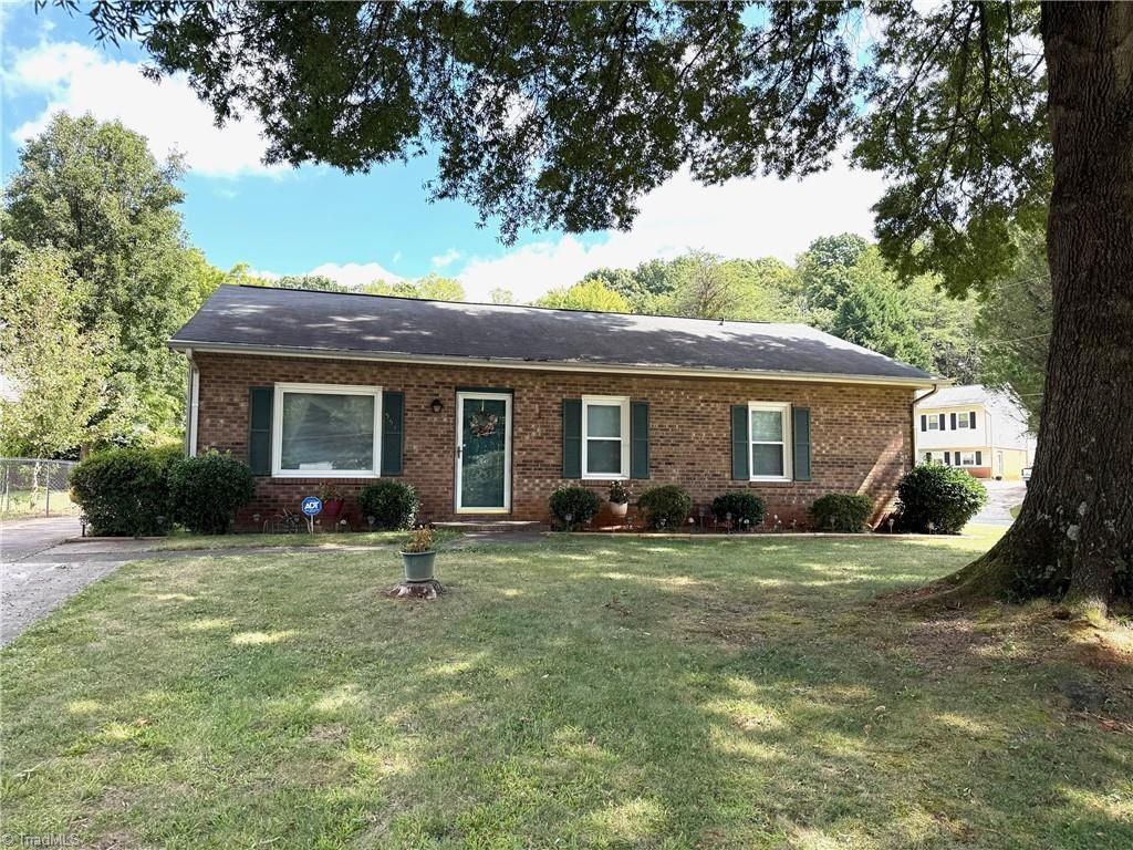 553 Heatherton Lane, Rural Hall, NC 27045