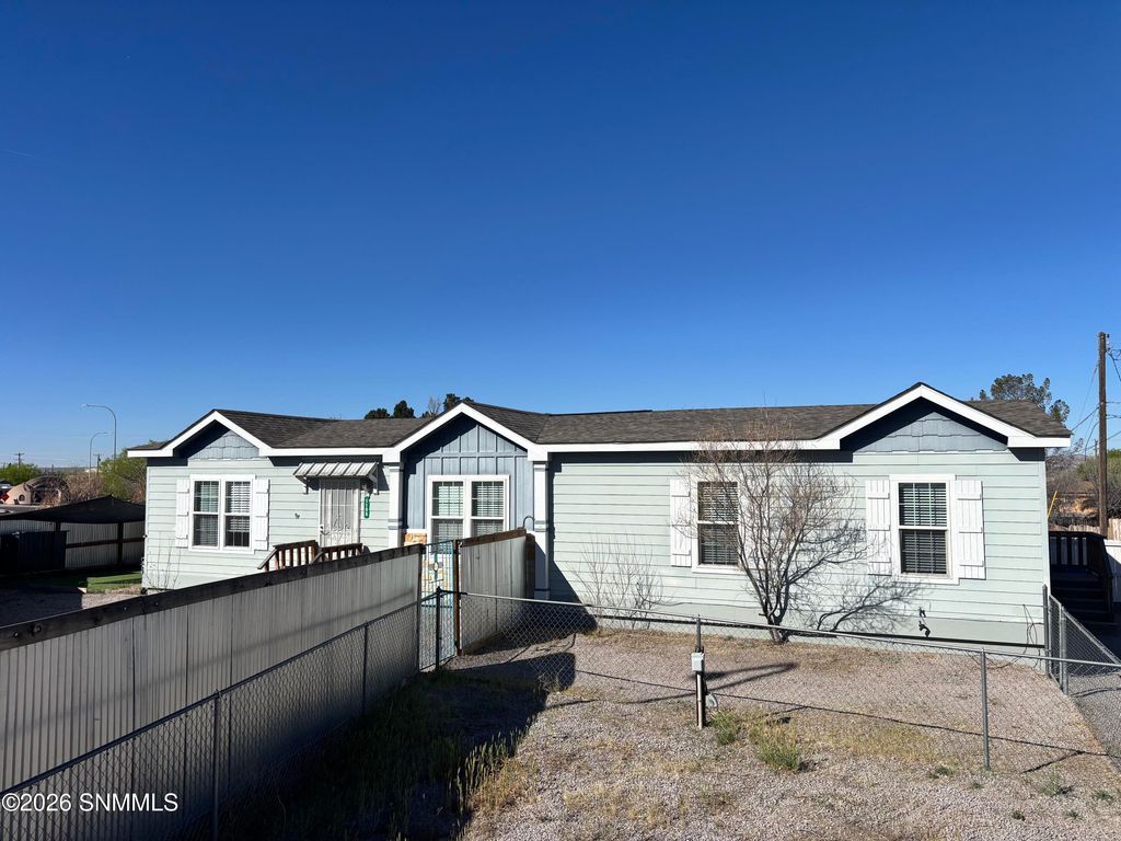 1106 N Tornillo Street, Las Cruces, NM 88001