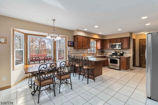7 Drake Ct, Randolph Twp., NJ 07869