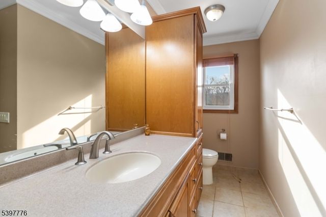 7 Drake Ct, Randolph Twp., NJ 07869