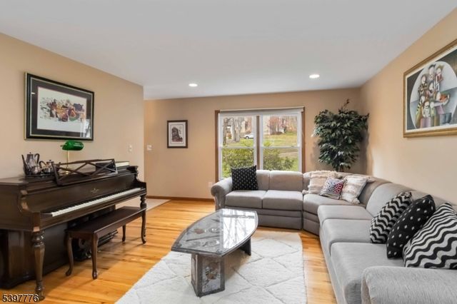 7 Drake Ct, Randolph Twp., NJ 07869