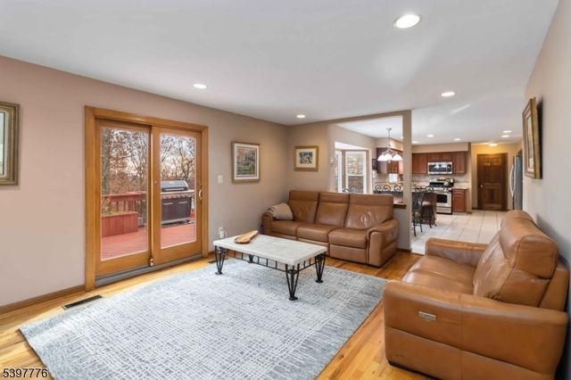 7 Drake Ct, Randolph Twp., NJ 07869