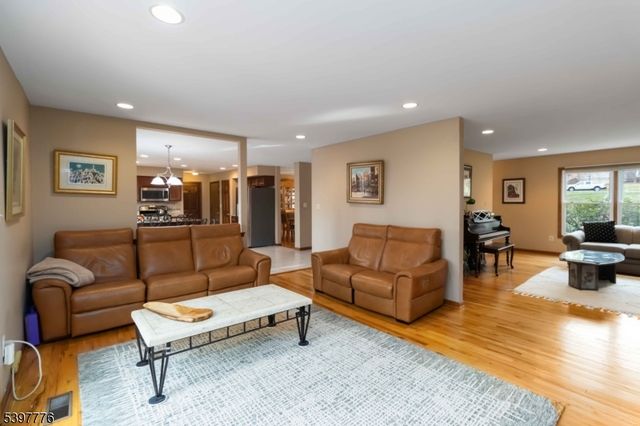 7 Drake Ct, Randolph Twp., NJ 07869