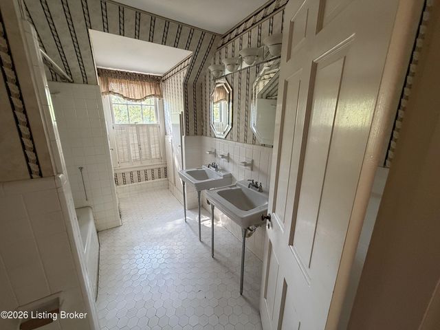 4101 Brownsboro Rd, Louisville, KY 40207