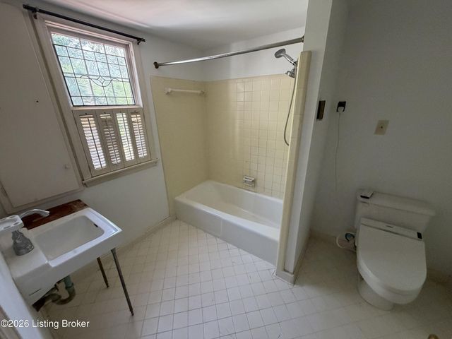 4101 Brownsboro Rd, Louisville, KY 40207