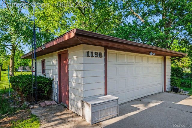 1198 W Rowland Street, Mundy Township, MI 48507