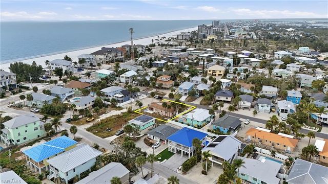 136 Madison CT, Fort Myers Beach, FL 33931
