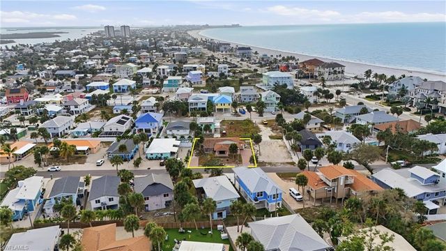 136 Madison CT, Fort Myers Beach, FL 33931