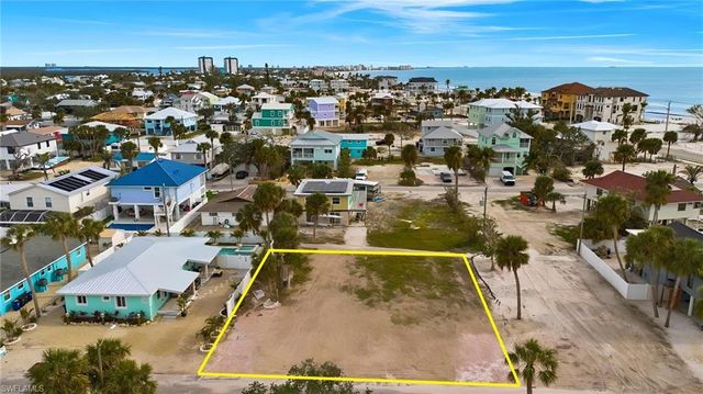 136 Madison CT, Fort Myers Beach, FL 33931