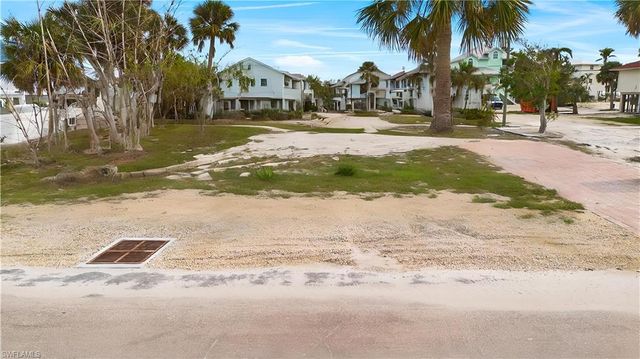 136 Madison CT, Fort Myers Beach, FL 33931