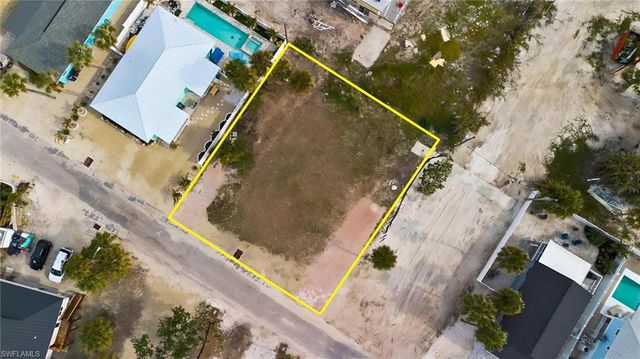 136 Madison CT, Fort Myers Beach, FL 33931