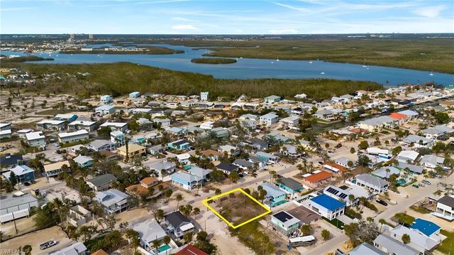 136 Madison CT, Fort Myers Beach, FL 33931