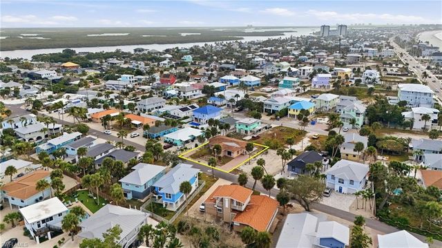 136 Madison CT, Fort Myers Beach, FL 33931