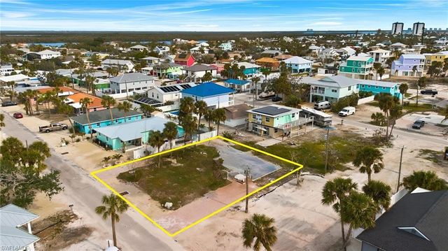 136 Madison CT, Fort Myers Beach, FL 33931