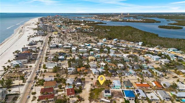 136 Madison CT, Fort Myers Beach, FL 33931