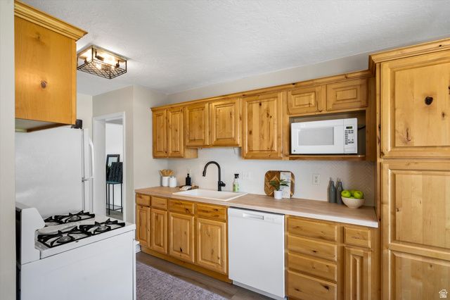 3960 EVELYN RD, South Ogden, UT 84403