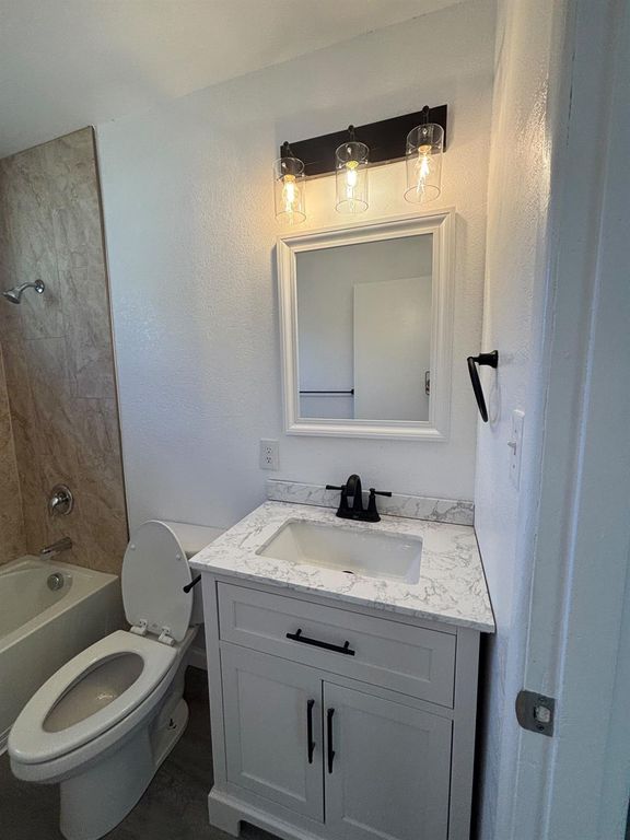 Image 10 of property listing at 4431 N Augusta Street, Fresno, CA 93726