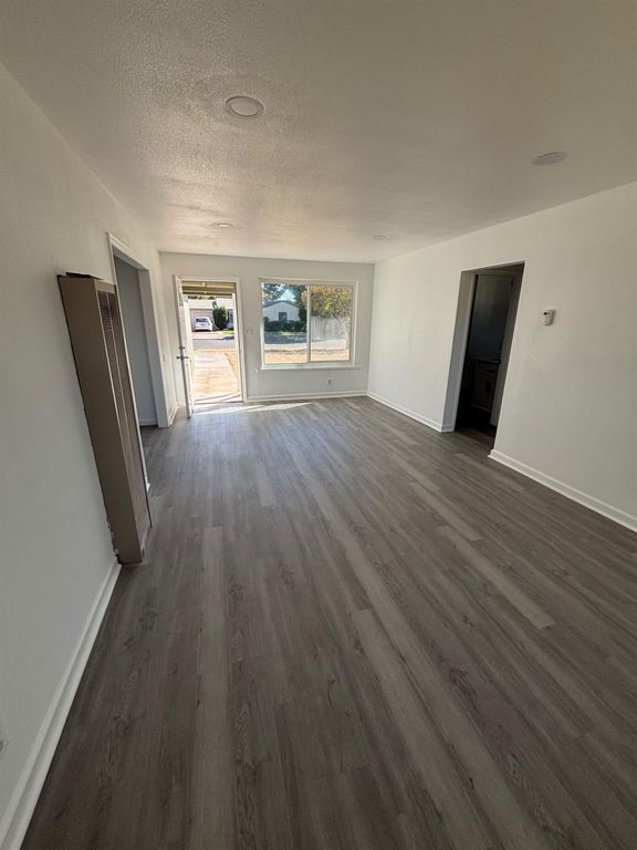 Image 5 of property listing at 4431 N Augusta Street, Fresno, CA 93726