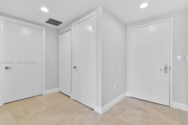 465 Brickell Ave 917, Miami, FL 33131