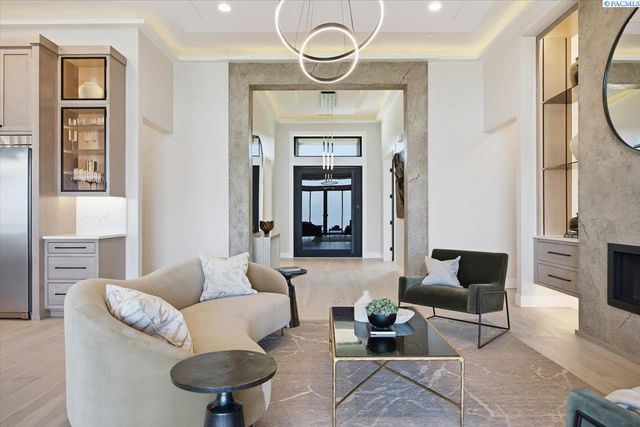 129 Riviera, Pasco, WA 99301