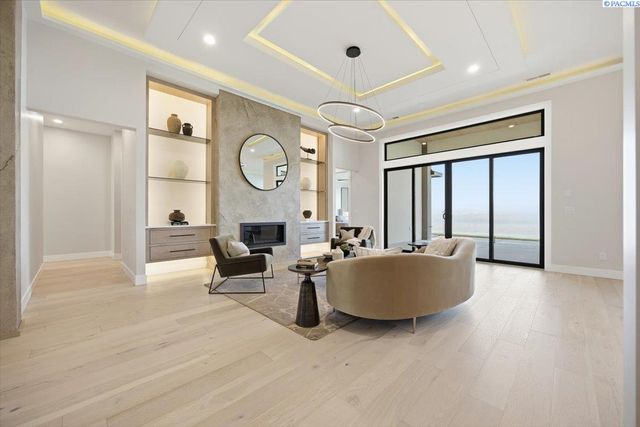 129 Riviera, Pasco, WA 99301