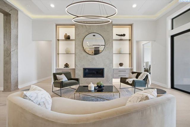 129 Riviera, Pasco, WA 99301