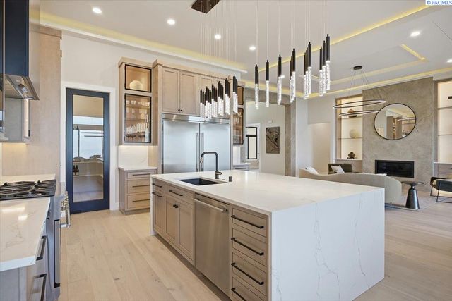 129 Riviera, Pasco, WA 99301